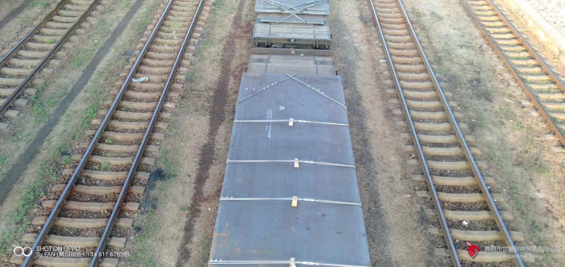 鋼是鐵、碳和少量其它元素的合金。 鋼材是鋼錠、鋼坯或鋼材通過壓力加工制成我們所需要的各種形狀、尺寸和性能的材料。 鋼材是國家建設和實現四化必不可少的重要物資，應用廣泛、品種繁多，根據斷面形狀的不同、一般分為型材、板材、管材和金屬制品四大類、為了便于組織鋼材的生產、訂貨供應和搞好經營管理工作，又分為重軌、輕軌、大型型鋼、中型型鋼、小型型鋼、冷彎型鋼，優質型鋼、線材、中厚鋼板、薄鋼板、電工用硅鋼片、帶鋼、無縫鋼管、焊接鋼管、金屬制品等品種。