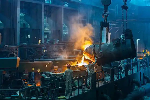 鋼鐵行業(yè)是全球工業(yè)體系中的重要支柱之一,其產(chǎn)品廣泛應(yīng)用于基礎(chǔ)設(shè)施建設(shè)、機械制造、汽車工業(yè)等領(lǐng)域。隨著全球工業(yè)化進程的不斷深入,鋼鐵行業(yè)呈現(xiàn)出國際化競爭格局。在眾多鋼鐵制造企業(yè)中,有6家公司以其出色的經(jīng)營業(yè)績和強大的市場地位脫穎而出,成為了世界鋼鐵制造業(yè)的領(lǐng)軍企業(yè)。